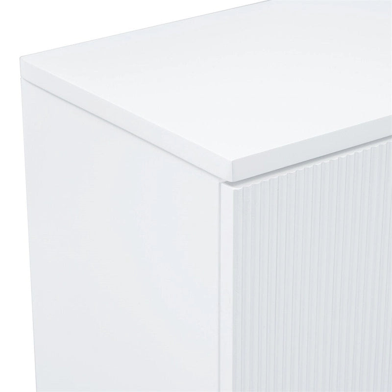 Meuble en bois à 4 portes avec pieds